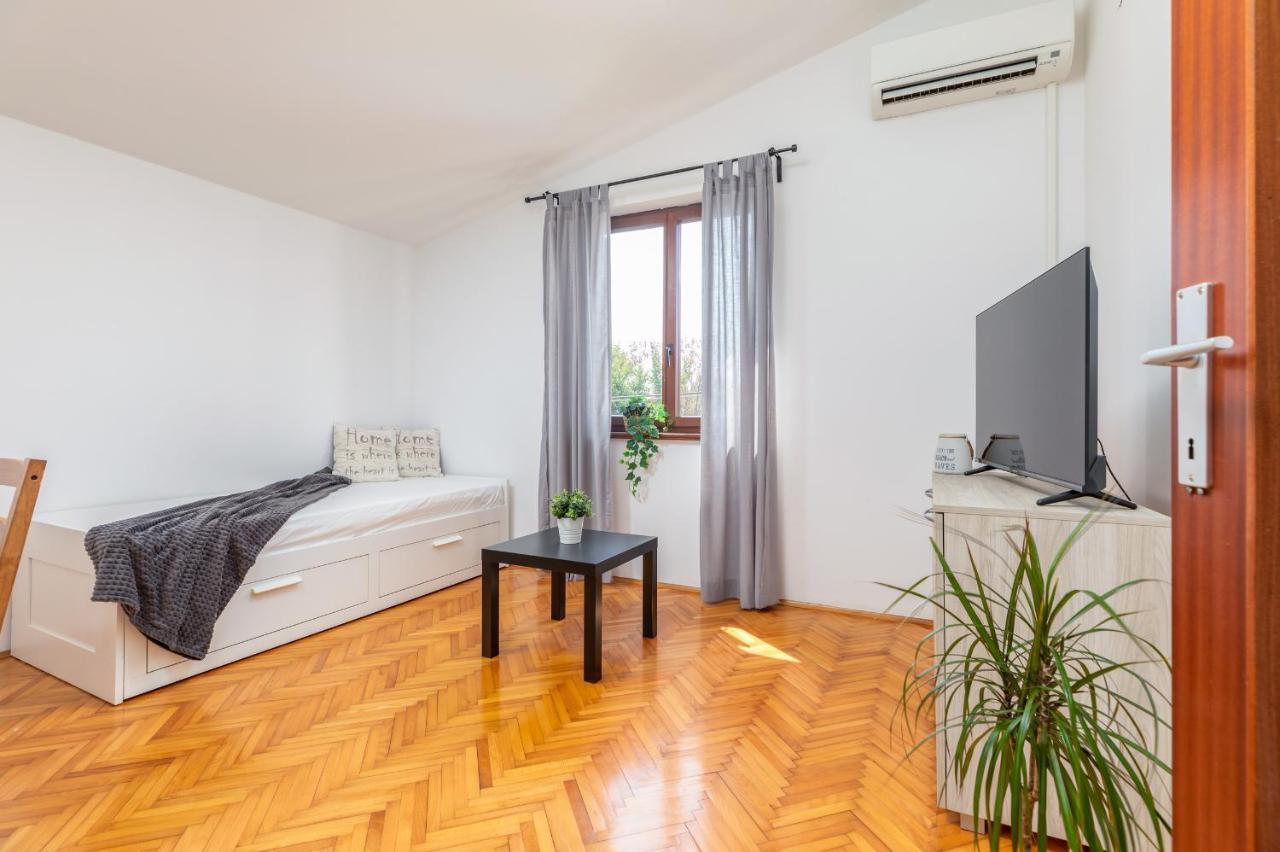 Apartment Tesic Close To The Sea With Shared 4Xbicycles فاجانا المظهر الخارجي الصورة