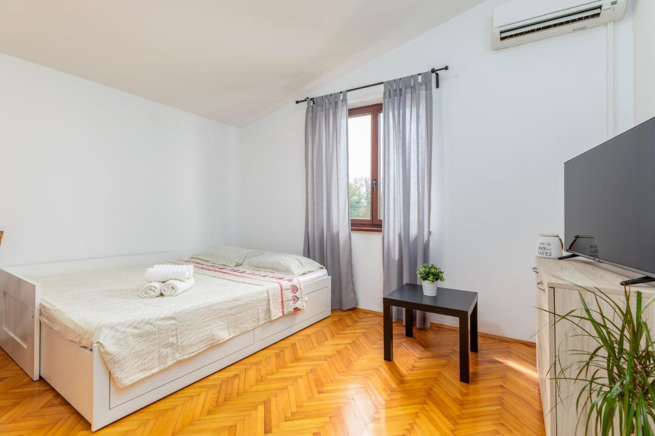 Apartment Tesic Close To The Sea With Shared 4Xbicycles فاجانا المظهر الخارجي الصورة
